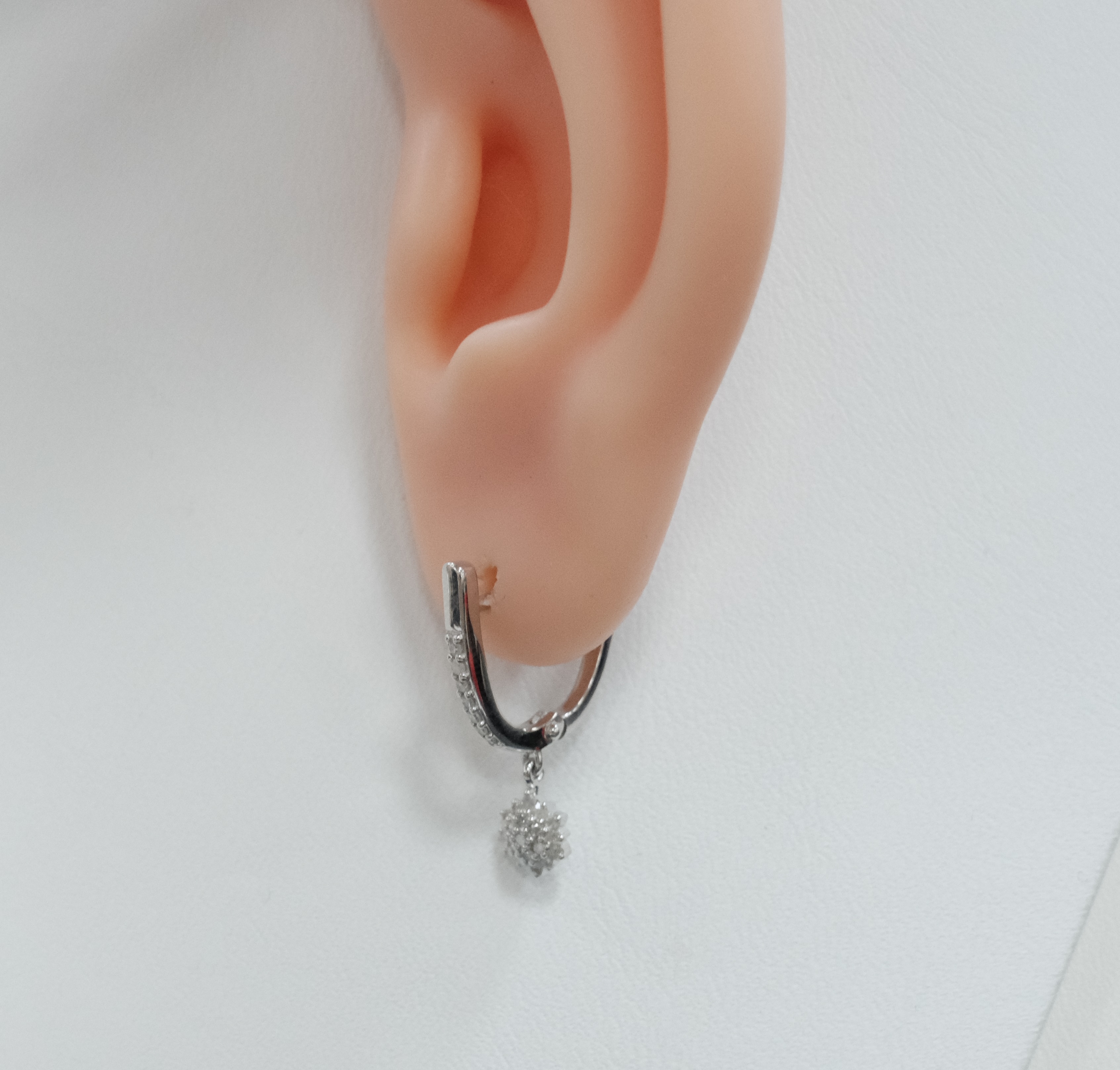 Серебряные серьги с бриллиантами